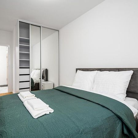 Warsaw Apartments 1 Sierpnia Street Εξωτερικό φωτογραφία