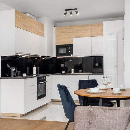 Warsaw Apartments 1 Sierpnia Street Εξωτερικό φωτογραφία
